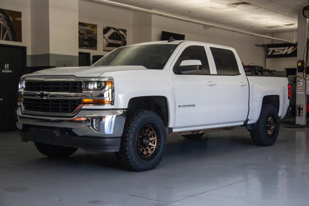 18 Inch Fuel Covert in Bronze w/ Black Lip D696 on a 2018 Chevrolet