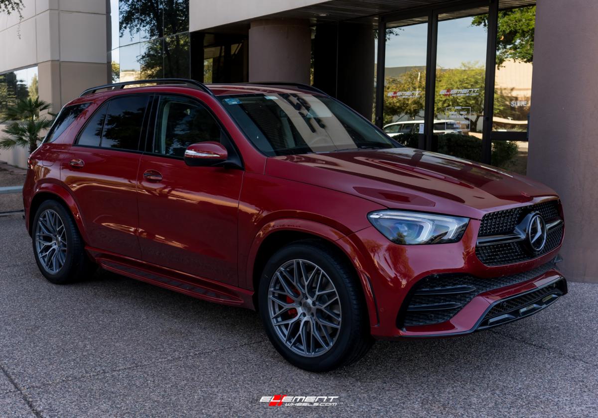 21 inch Staggered Varro VD06X Gloss Titanium w/ Brushed Face on a 2021 Mercedes GLE