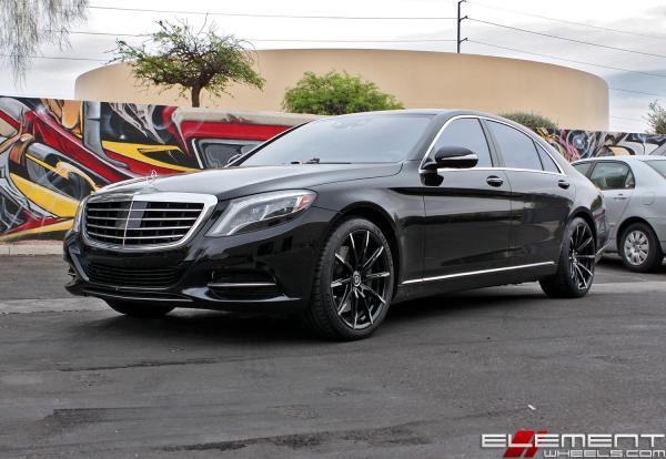 20 inch Staggered Lexani CSS-15 Gloss Black w/ Machined Tips on a 2015 Mercedes Benz S550 w/ Specs