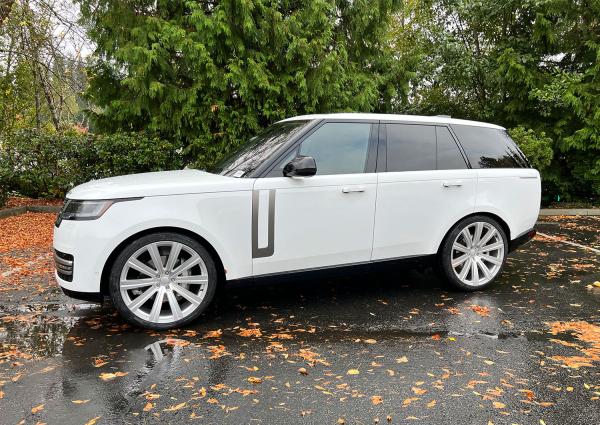 24 inch Avant Garde Vanguard Silver Machined on a 2023 Land Rover Range Rover