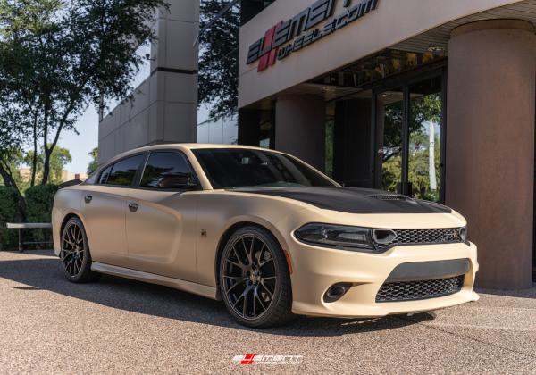 22 inch Dodge Hellcat Replica Wheel Gloss Black FR70 on a 2019 Dodge Charger RWD