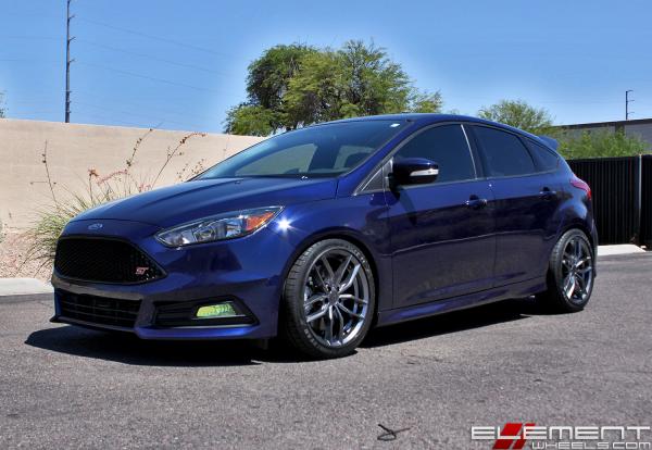 18x8 Niche Vosso Anthracite on a 2017 Ford Focus ST w/ Specs