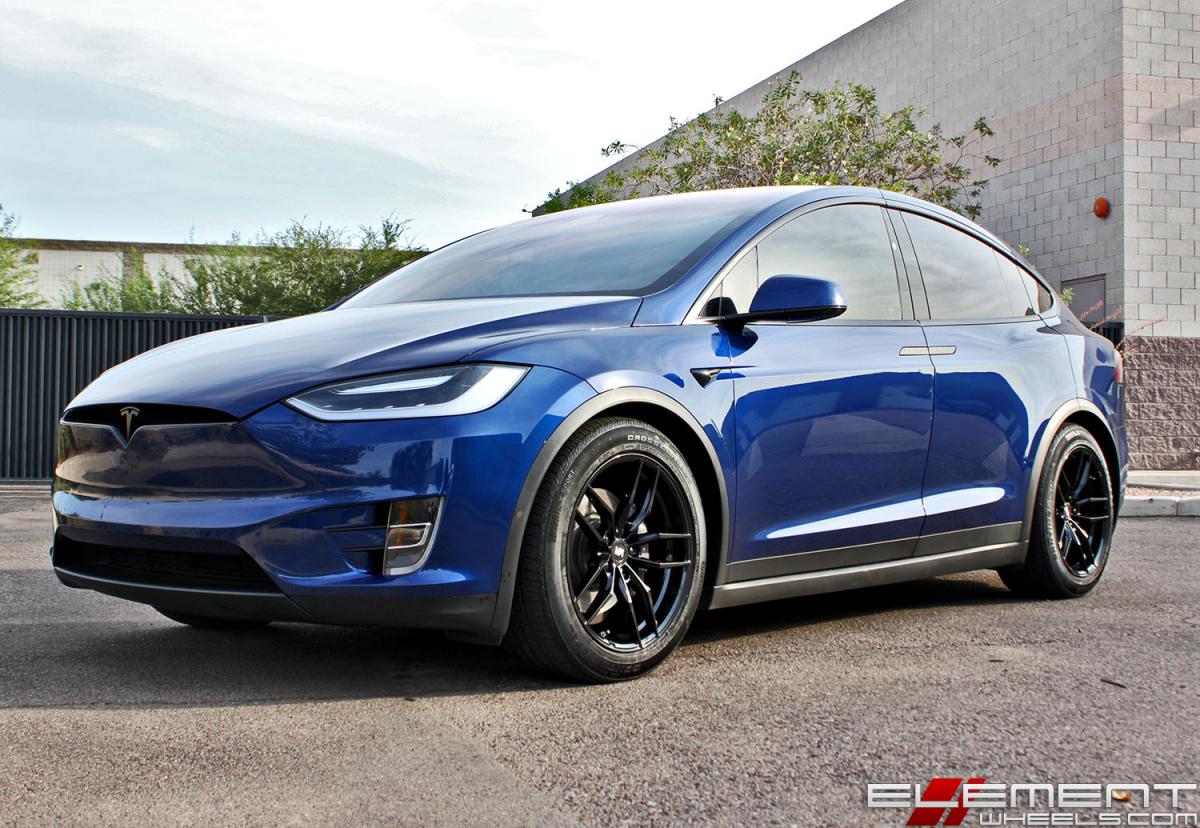 20 inch Staggered Variant Krypton Gloss Piano Black (Cold Forged) on a 2017 Tesla Model X w/ specs