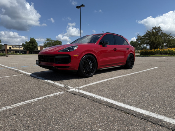 Staggered 22 inch Vossen HF-4T (Directional) in Gloss Black on a 2021 Porsche Cayenne SUV Turbo