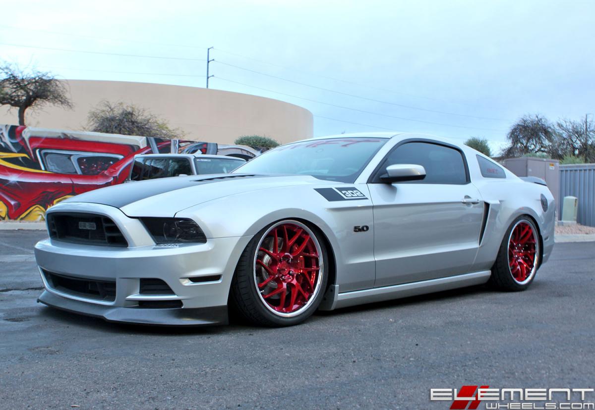 20 inch Staggered Vertini RF1.4 Brushed Red w/ Chrome Lip (True Directional) on a 2014 Ford Mustang w/ Specs