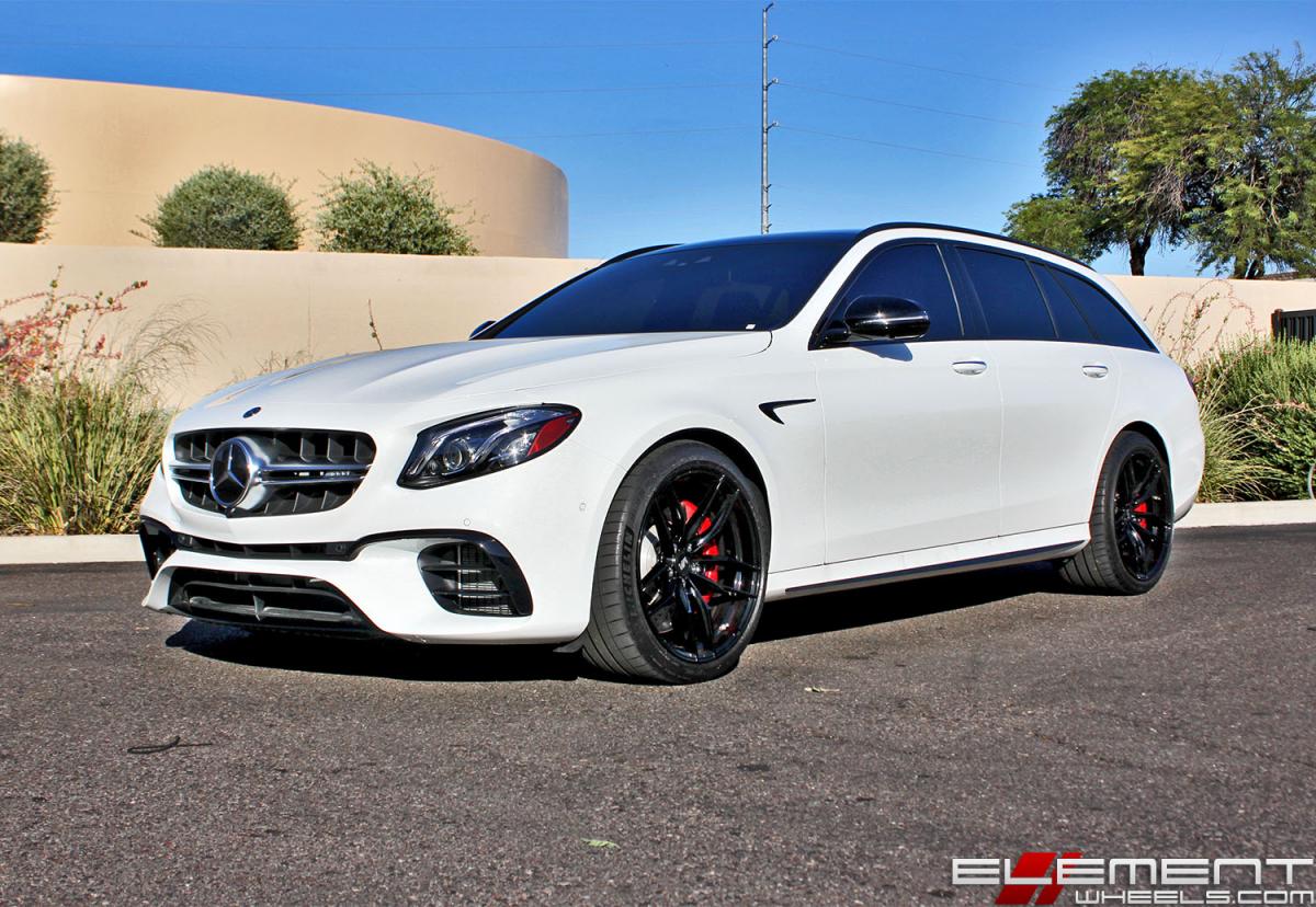 20 inch Staggered Variant Krypton Gloss Piano Black  on a 2018 Mercedes Benz E63 AMG Wagon