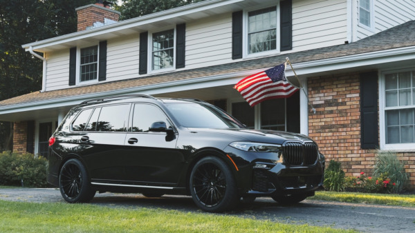 22 inch Savini Black Di Forza BM16 in Gloss Black on a 2022 BMW x7