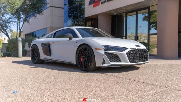 Staggered 20 Inch Rohana RFX10 in Gloss Black on a 2020 Audi R8