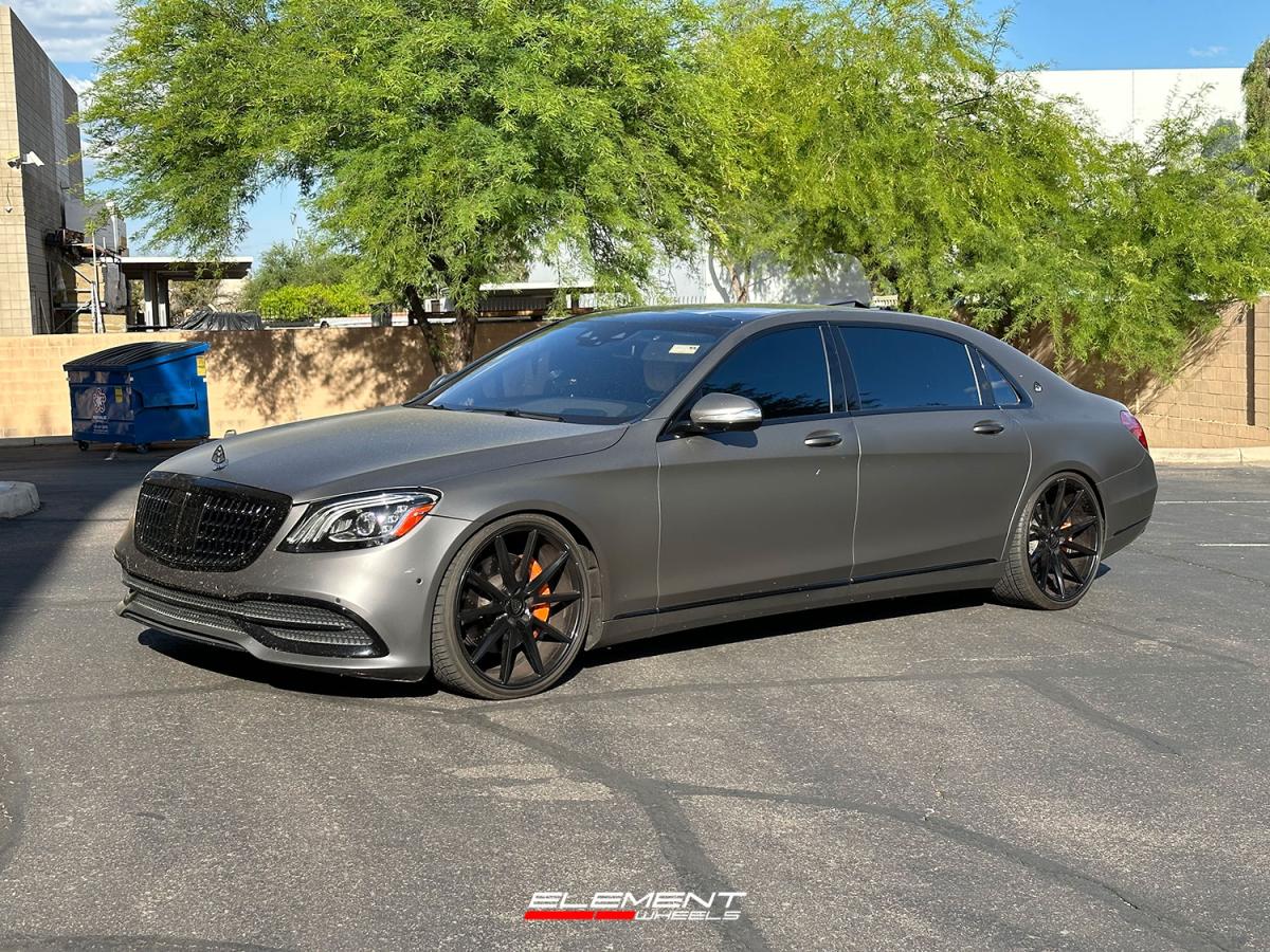 22 inch Staggered Vossen VSF1 on a Lowered 2018 Maybach S560