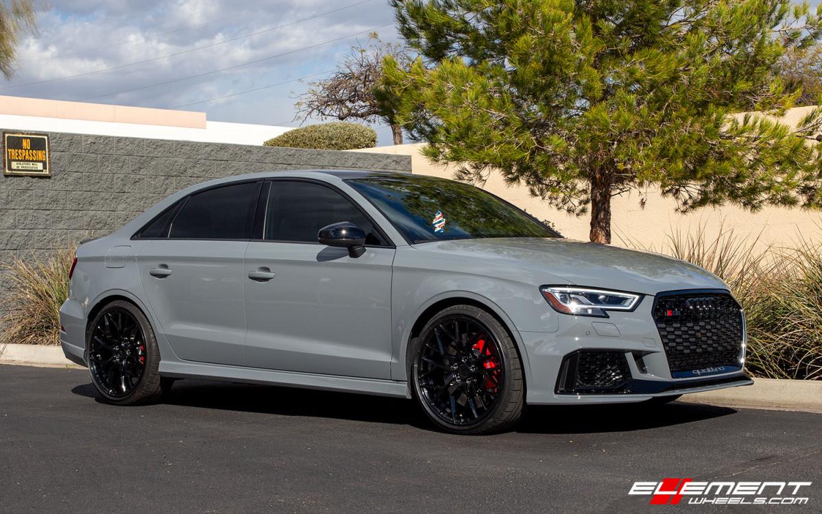 19 inch Staggered Variant Radon Gloss Piano Black on a 2020 Audi RS3