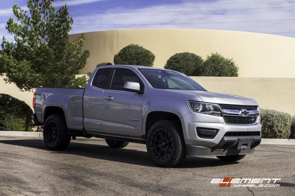 18 Inch Helo HE900 in Gloss Black on a 2016 Chevrolet Colorado