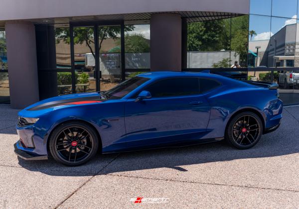 20 inch Staggered Variant Krypton Gloss Piano Black w/ Red Cap on a 2019 Chevrolet Camaro RS