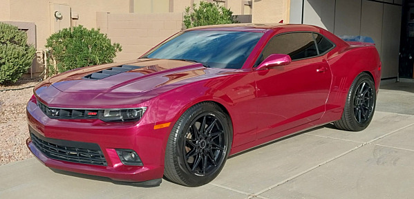 Staggered 20 inch Blaque Diamond BD-F20 in Gloss Black on a 2014 Chevrolet Camaro SS