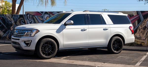 20 inch Helo HE918 Gloss Black on a 2020 Ford Expedition